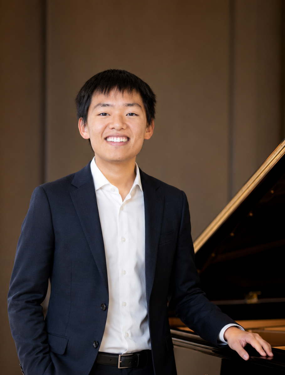 Eu-Rway Chew performing piano